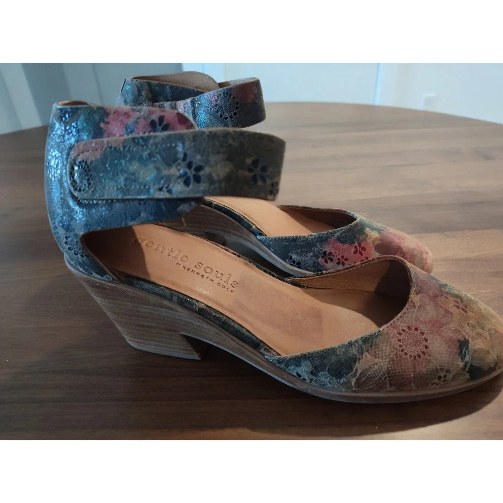 Gentle Souls Kenneth Cole Womens Floral Ankle Strap Wedge Pumps Multi Color 9M